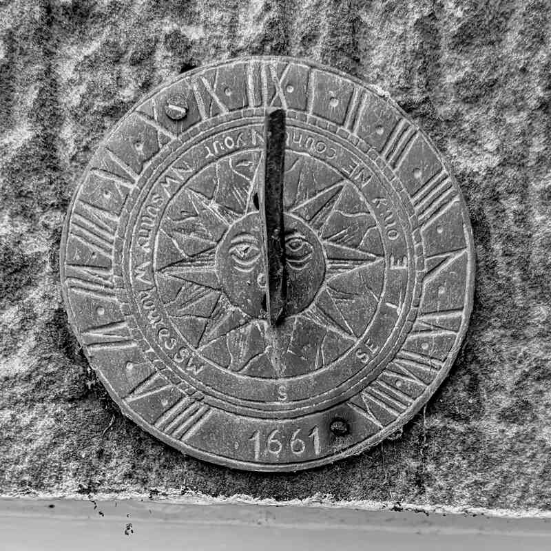 Sundial showing year 1661